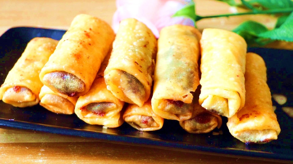 Spring Rolls: The Golden Cylinder That Announces the New Year