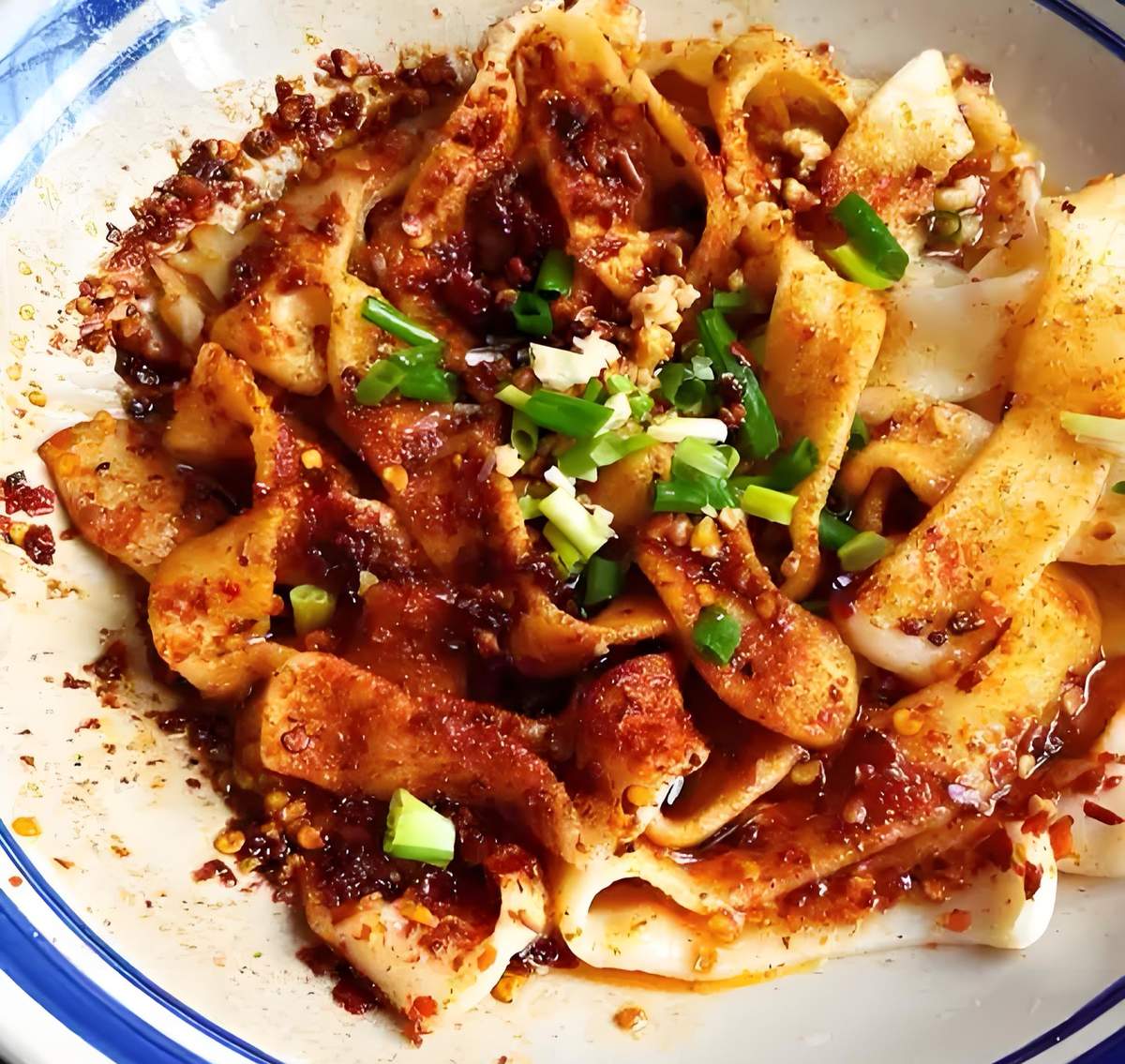 You Po Mian: The Shaanxi Noodles That Scream When You Pour the Oil